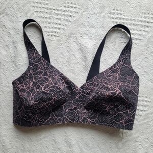 Lululemon Like Nothing Cupped Light Support Back Clasped Bra- Rose Black